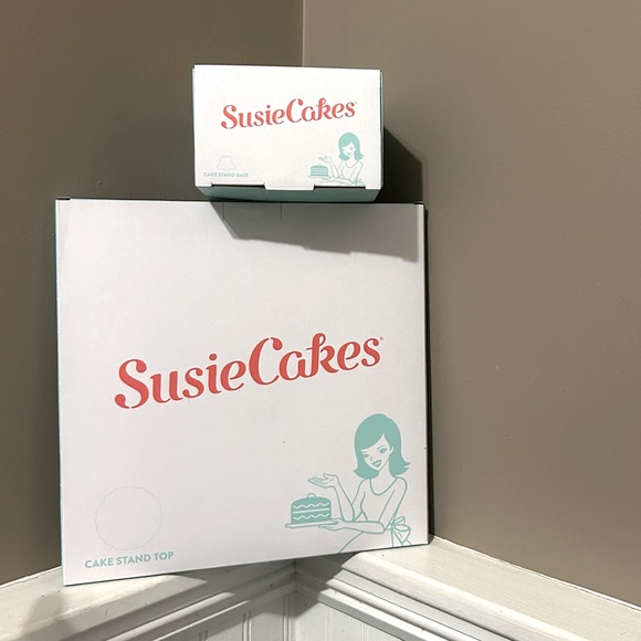 NWT 10” SusieCakes x FabFitFun Cake Stand - Picture 7 of 7
